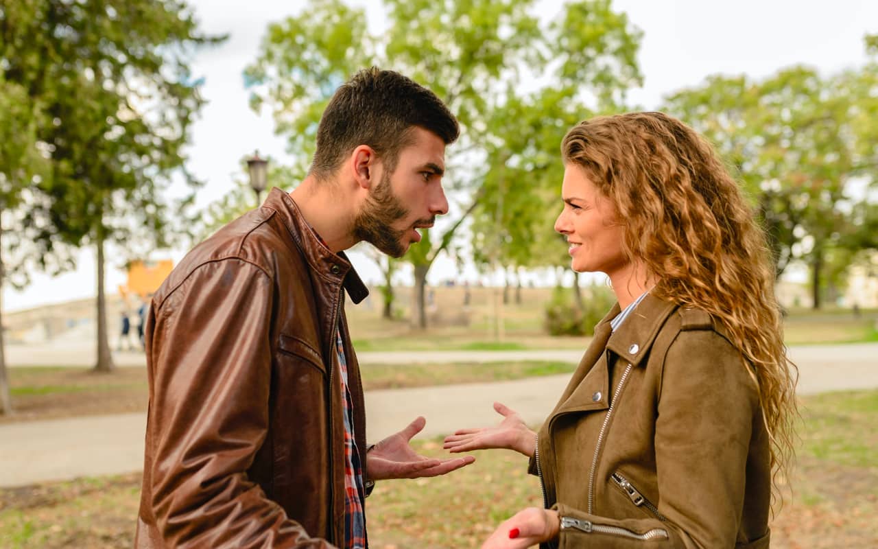 a man and a women are argueing