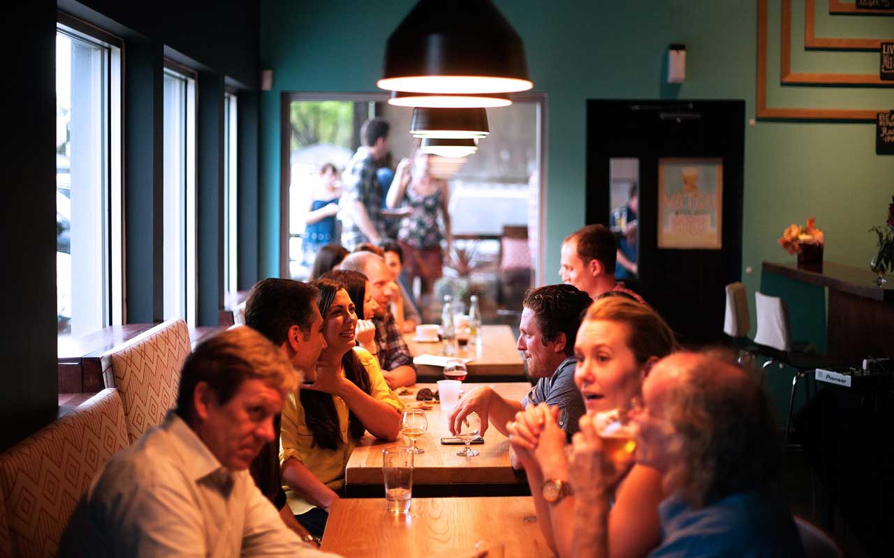 Selective focus allows you to push unnecessary stimuli into the background, like in this restaurant
