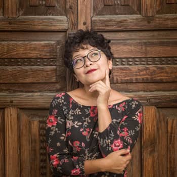 a woman thinking feature image for post on how to think faster