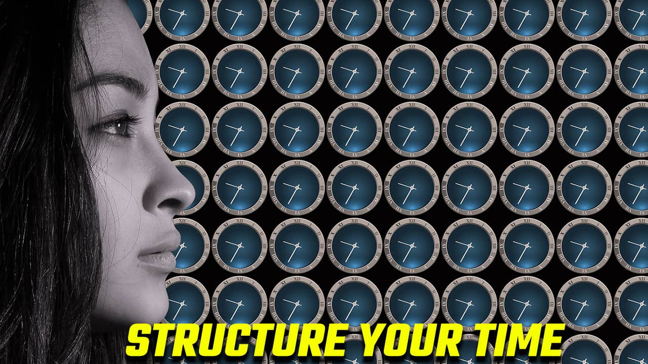 Image of a woman with many clocks to illustrate the theme of structuring your time