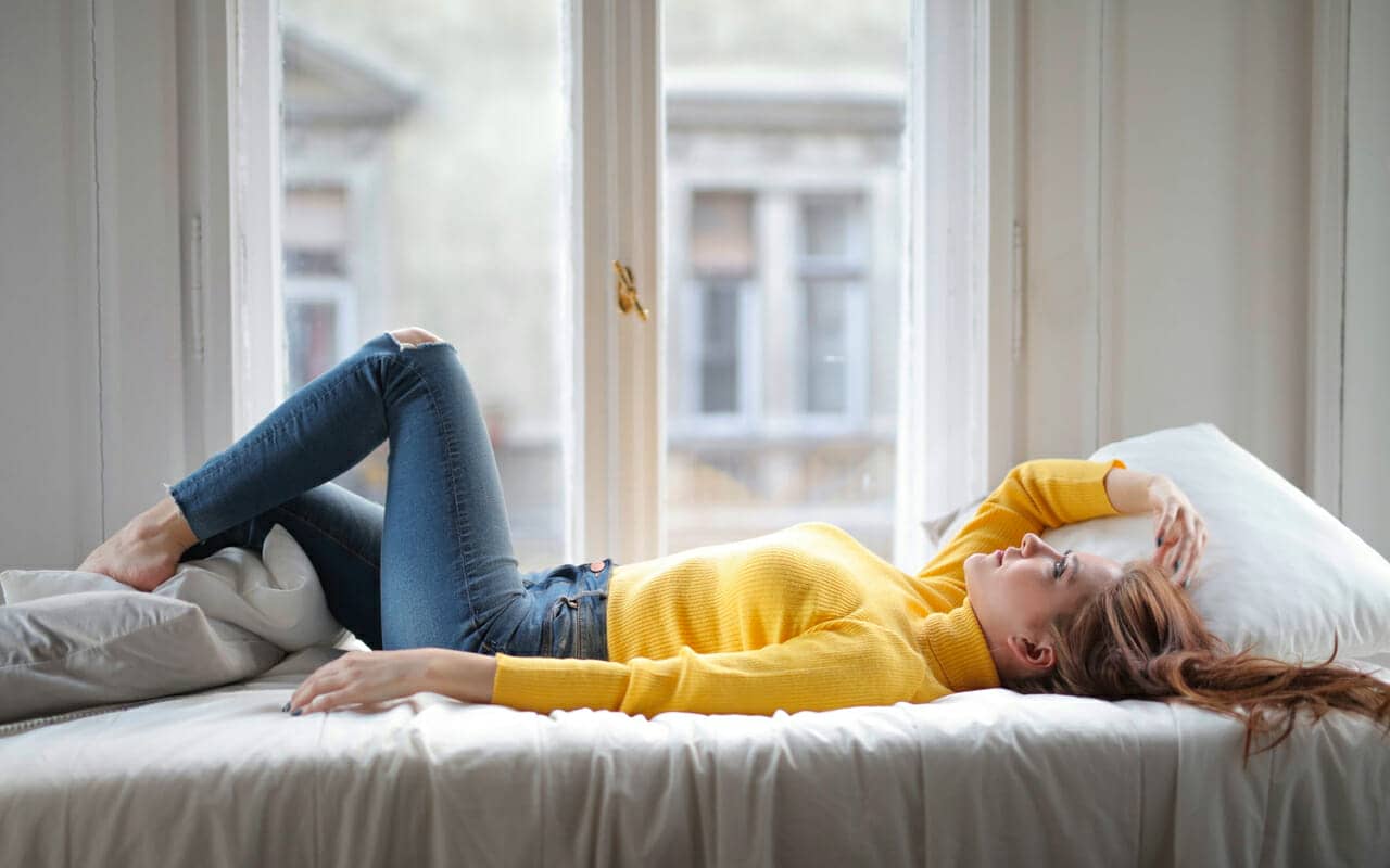 yellow sweater woman remembering her dreams